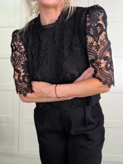 Aebrielle Blouse