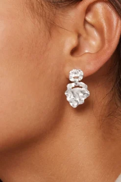 Enearring, Windy Small
