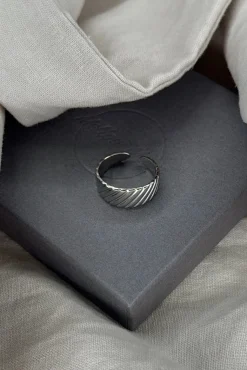 Mmlaura Ring