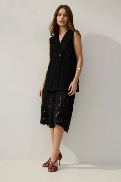 Vihylde Lace Bermuda Shorts